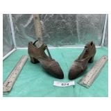 VINTAGE SHOES , SQUARE HEELS POINTED TOES, BUTTON