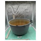 ENAMELWARE KETTLE W/HANDLE