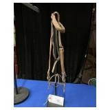 LEATHER HEADSTALL WITH BROWBAND AND THROAT LATCH