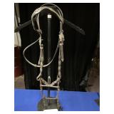 LEATHER HEADSTALL W/BROWBAN & THROAT LATCH.