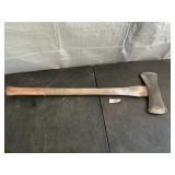 DOUBLE BLADE AXE W/APPROX 31' HANDLE OUTSIDE AXE