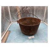 CAST IRON POT