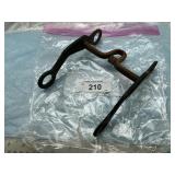VINTAGE METAL HORSE CURB BIT WITH DISTINCT