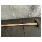 AXE/MALL W/32' HANDLE OUTSIDE THE AXE