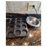 Vintage cup cake pans ( bakeware)