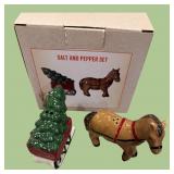 Cracker Barrel Salt & Pepper shaker Christmas
