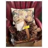 Owl / pinecone basket with pillow