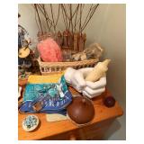 Box of misc home decor & lamp