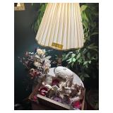 Lamp & angel / vase lot