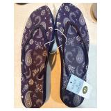 Womenï¿½s 11 sandals