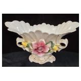 Capodimonte-style piece with dimensional,