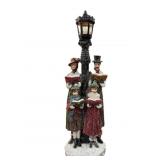 Lighted Lightpost wï¿½ Carolers