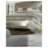 F/Q Comforter wï¿½ Shams & Throw Pillows