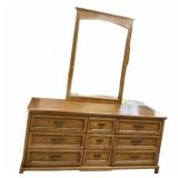 Thomasville  Dresser wï¿½ Mirror