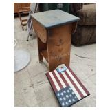 2 decor stools