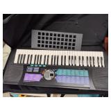 Yamaha keyboard no cord and speaker stand