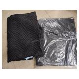 2 moving blankets