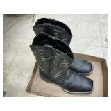 Menï¿½s Ariat Cowboy Boots - 10 1/2 EE