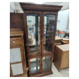 Display cabinet 32in w x 6ft t missing shelves