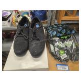 Womens shoes, size 10