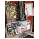 Assorted jewelry