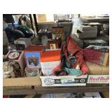 3 flats of decorations