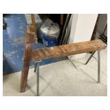 2 saw horses