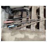 Crow bars and pry bars