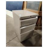 Drawer cabinet 15in w x 28in t x 20in d