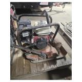 Vibrating compactor, has compression