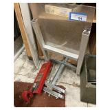 Chainsaw lumber milling attachment