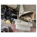 Clothes hangers and lids