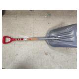 Scoop shovel