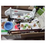 Assorted kitchen items