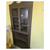 Corner cabinet