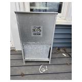 Chow Hound pet feeder