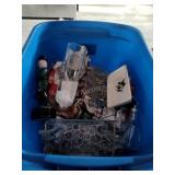 Tote of assorted glassware