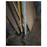 2 sledge hammers