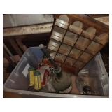 Tote of decor and other