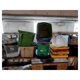 Assorted totes and lids