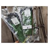 2 traps setters and 2 pair gloves