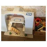 2 Little Tykes House & Furniture