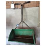 Lawn spreader