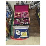Pen set and jewelry box with jewelry