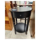 Round table 20' d x 28' t