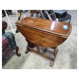 Drop leaf side table