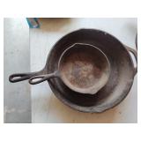 2 cast iron pans