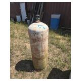 100lb propane tank. Some liquid