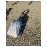 4 scoop shovels