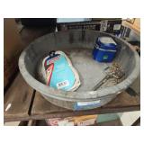 2 oil pans, rope and other